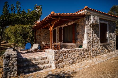 Viesnīcas āriene, Traditional Architecture Seafront Stone House in 25000sqm Olive Grove - C in Kedro (Lesvos)