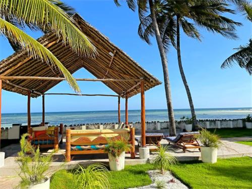 Dārzs, Oasys House - Beautiful Private Beach Front Home in Msambweni