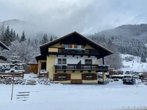 Zugspitzhaus Monika in Lermoos, Österreich