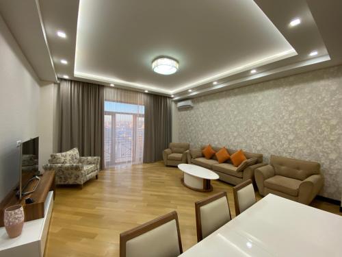Kajaznuni Street, 3 bedrooms Luxury & Unique apartment QA444