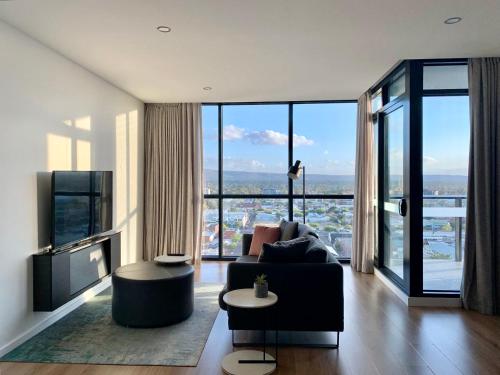 CBD Stunning High Floor View - FREE Parking FREE Netflix FREE Gym FREE Pool FREE Sauna FREE Coffee