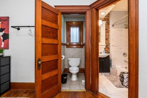 Amazing One Bedroom, Queen Bed, Washer & Dryer in Dayton, USA
