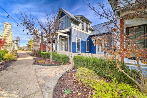 Carlton Landing Home Walk to Lake and Parks! in Canadian, USA