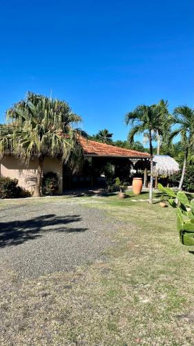 Buitenkant, Papeth House in Le Francois