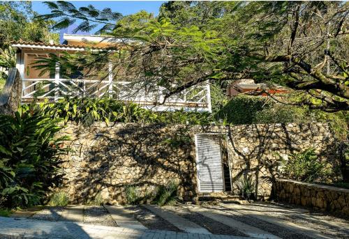 Casas com jacuzzi e churrasqueira a 500 metros da Praia do Perequê na Ilhabela