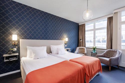 2 twin beds