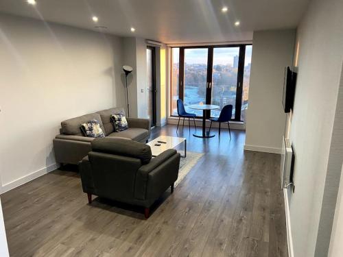 Luxury 1 bed full apartment with balcony