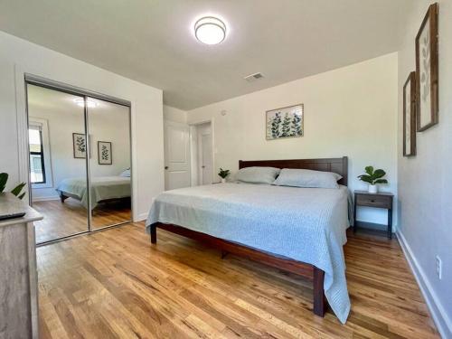 Cozy Renovated Farmhouse in SM - Downtown 5 mins in San Marcos, USA