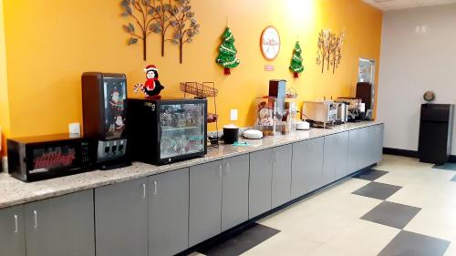 Ételek és italok, Howard Johnson by Wyndham Florence in Florence (SC)