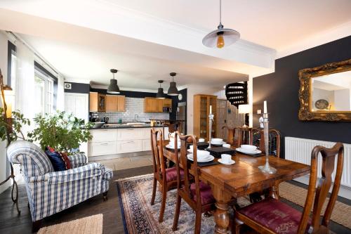 廚房, Strathendrick House Magnificent property with Garden in 德里門