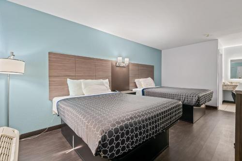 2 queen beds