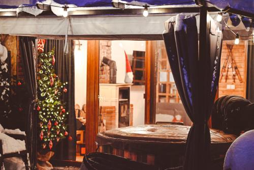 STRÓŻÓWKA SKI&SPA Domek nad rzeką z ogrodem i jacuzzi,narty. STRÓŻÓWKA SKI&SPA Domek nad rzeką z ogrodem i jacuzzi,narty.