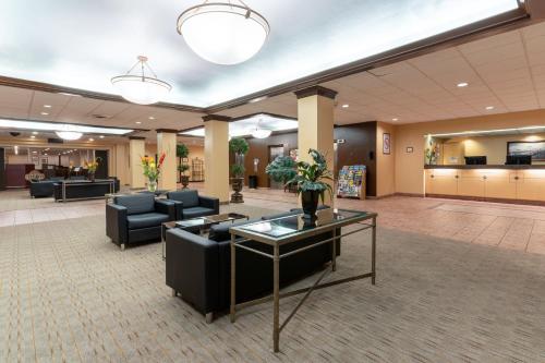 Lobby, Ramada by Wyndham Reno Hotel and Casino in Reno (NV)