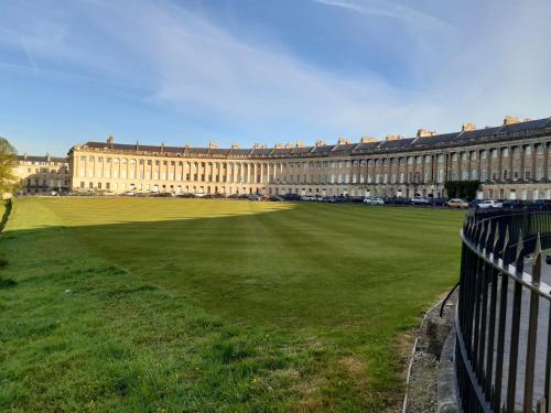 The Circus Apartment - image 5