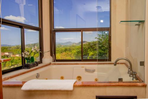 Fürdőszoba, Luxurious 3BR Ocean-View Condo - Malinche - Reserva Conchal in Playa Conchal
