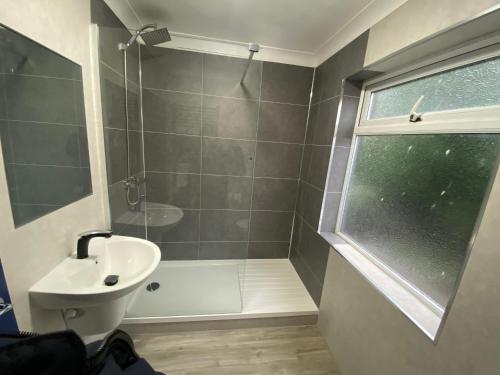 Harewood Lodge - Single and Double Rooms Self Serve Apartment 5
