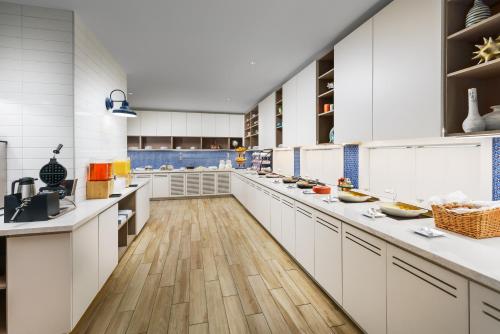 414597527 Hyatt Place Panama City Beach - Beachfront