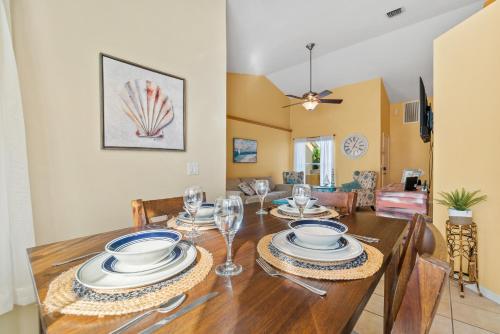 Létesítmények, Heart of the Waves - 3BR & 2BA Beach Retreat - NEW HOT TUB - Outside Patio with Grill & Seating, Ste in Indialantic