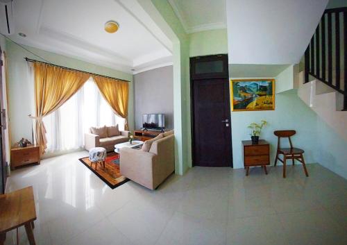 Gated 3BR Residence - 10 mins from Malioboro