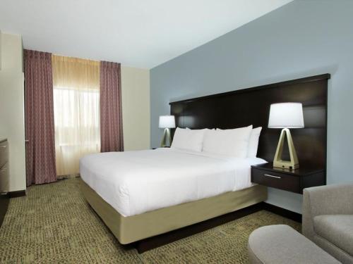 Holiday Inn Express and Staybridge Suites Opens at Houston Galleria