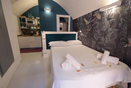 Rione Monti Studio Apt with private garden, Рим (фото 3)