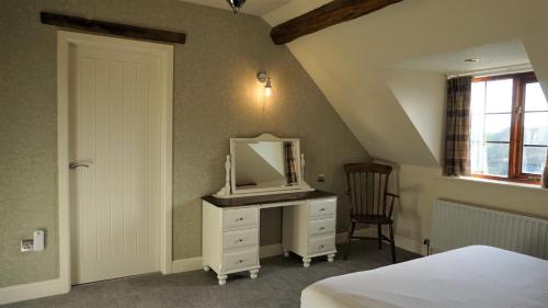 Barley Cottage - 5* Cyfie Farm with log burner and private covered hot tub Barley Cottage - 5* Cyfie Farm with log burner and private covered hot tub