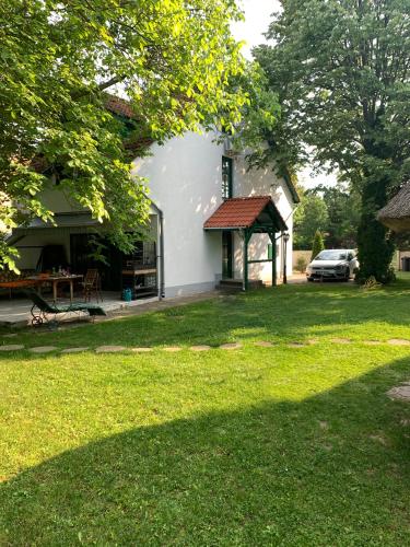 Viesnīcas āriene, Zsuzsa Apartmanház (Zsuzsa Apartmanhaz) in Sukoro