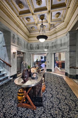 Előcsarnok, Hotel Teatro near Civic Center Park