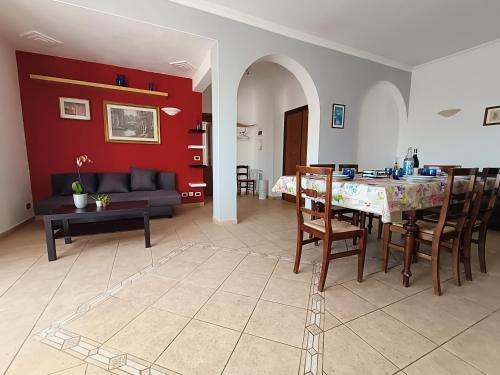 Avellini - Delightful and Spacious Apartment with terrace - near Metro A Cornelia, Rom