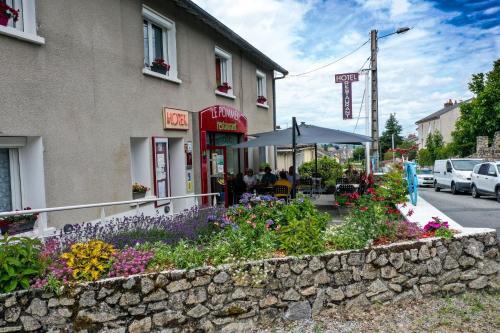 Exterior view, Hotel Le Pommeil in Gueret