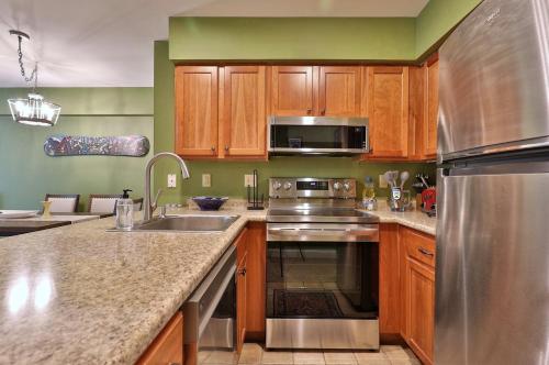 The Pico Escape- 3BR 2BA Ski On Ski Off at Pico Mountain Close to Killington condo - image 8