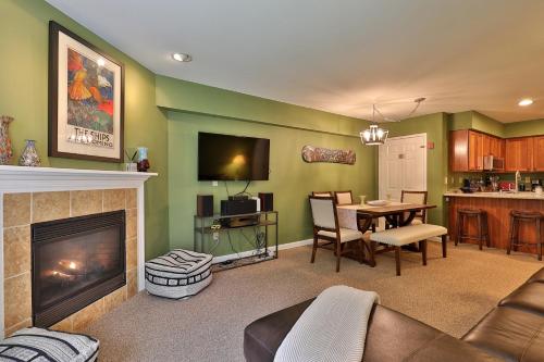 The Pico Escape- 3BR 2BA Ski On Ski Off at Pico Mountain Close to Killington condo - image 12