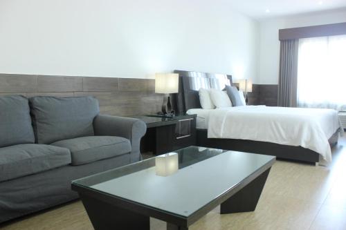 Beverly Hills: Hotel and Business in San Salvador