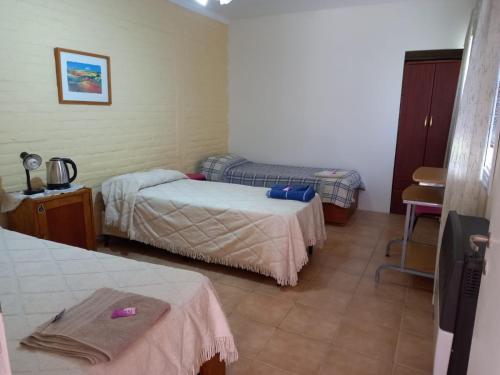 Triple Room with Private Bathroom image 4