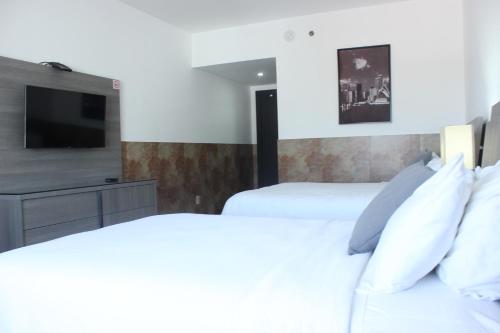 Guestroom, Beverly Hills: Hotel and Business in San Salvador