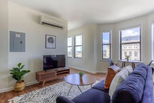 Perfect 1BR In Prime Location & View of Stadiums detail