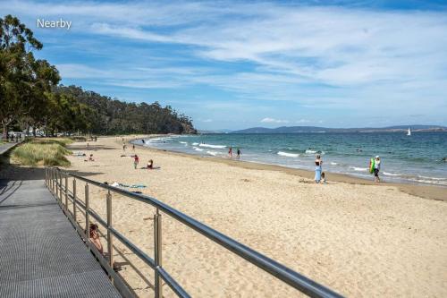 Strand, 'Balmoral Cottage' A Kingston Beach Escape in Kingston