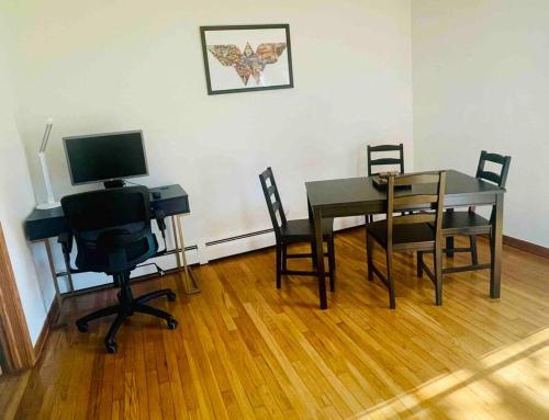 Lg. 2 br Apt. North of Chicago w/ Free Parking