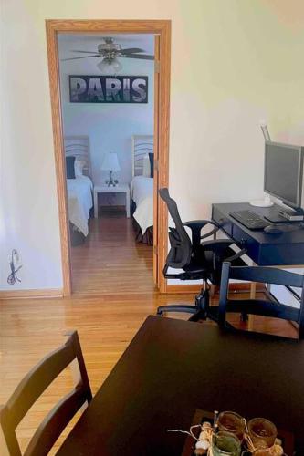 Lg. 2 br Apt. North of Chicago w/ Free Parking