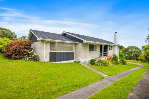 Exterior view, Winara Winner - Waikanae Holiday Home in Waikanae