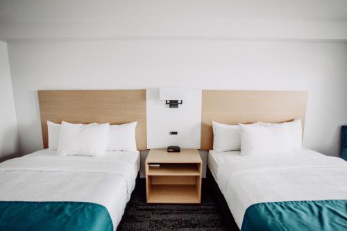 2 queen beds