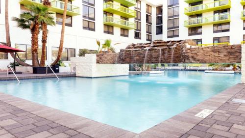 Holiday Inn & Suites Phoenix-Mesa-Chandler, an IHG Hotel