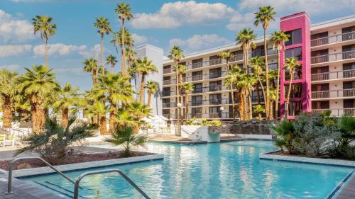 Holiday Inn & Suites Phoenix-Mesa-Chandler, an IHG Hotel