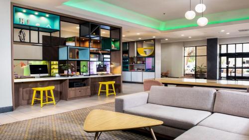 Holiday Inn & Suites Phoenix-Mesa-Chandler, an IHG Hotel