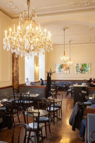 Hotel Central - image 12