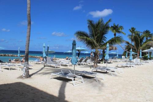 2 Bedroom Condo 7 Mile Beach - #207 Sunset Cove