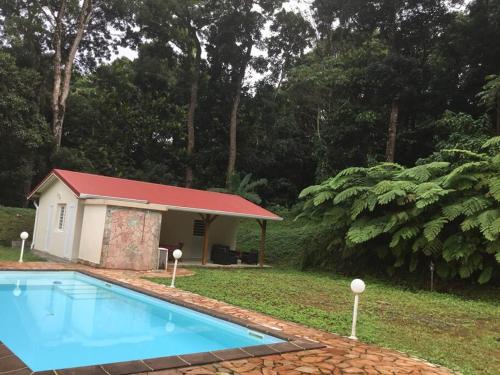 Les Lucioles 1 Beau T2 en forêt tropicale avec accès piscine - Location saisonnière - Saint-Joseph