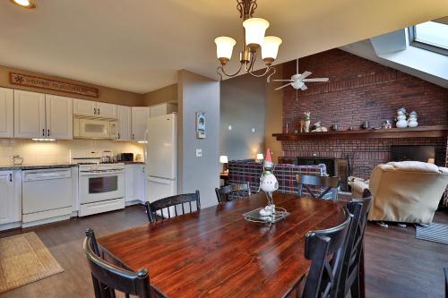 Sunrise Timberline- 3BR, 2BA Ski In Ski Out Condo condo in Killington, USA