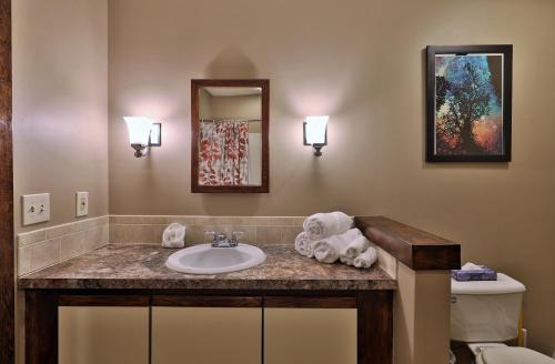 Sunrise Timberline- 3BR, 2BA Ski In Ski Out Condo condo in Killington, USA