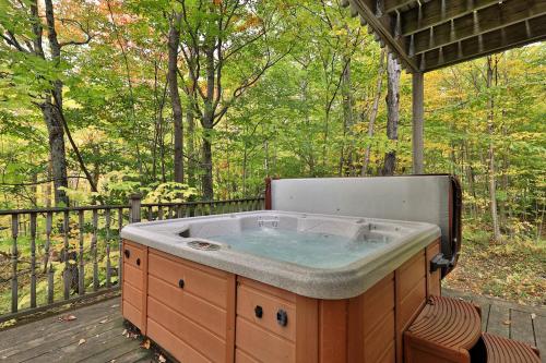 Left Duplex Home Directly Across From Pico Mountain, Close to Killington, home in Killington, USA